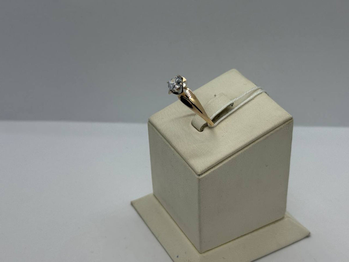 КОЛКМ585 КОЛЬЦО С КАМНЕМ (Au 585)