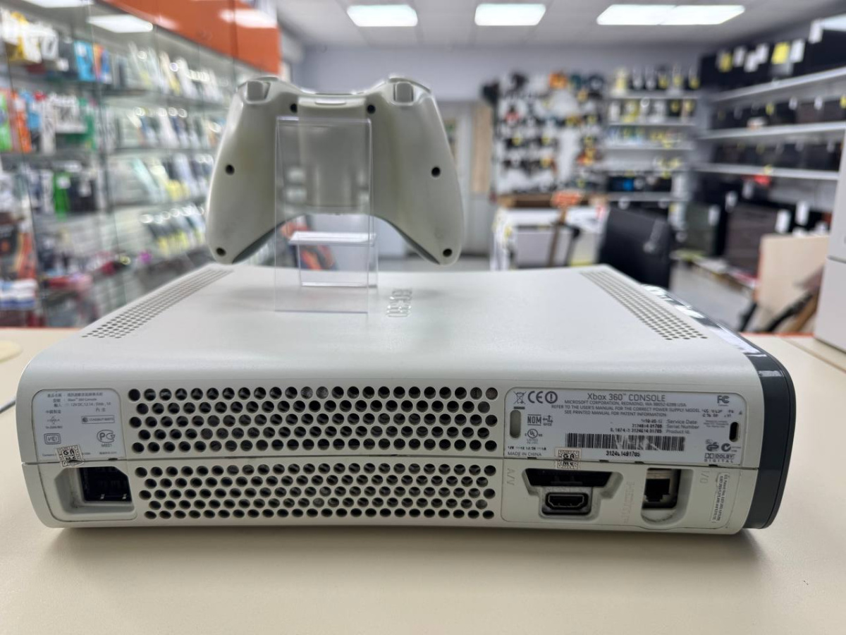 Игровая приставка Xbox 360;
