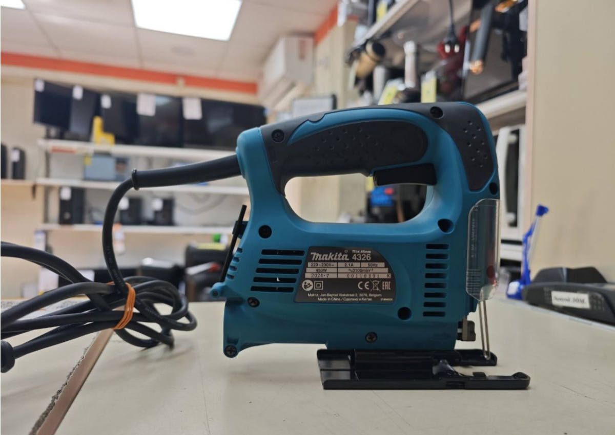 Лобзик Makita 4326;