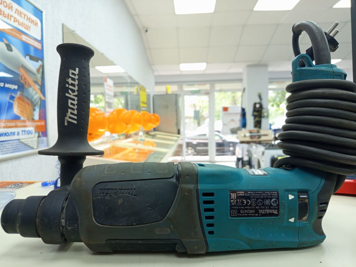 Перфоратор Makita HR2470