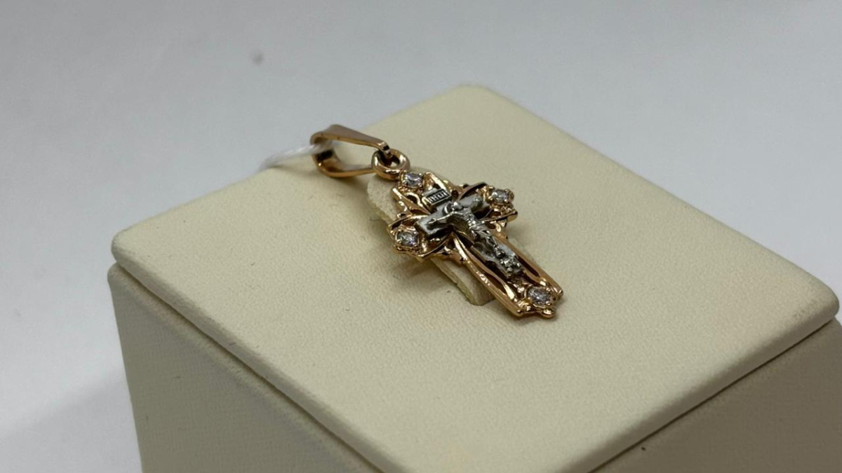 ПОДККИ585 ПОДВЕСКА КРЕСТ С КАМНЯМИ (Au 585)