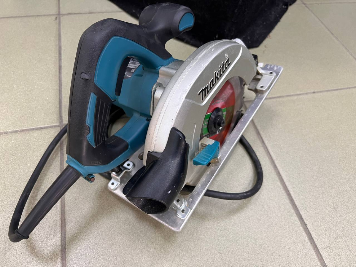 Дисковая пила Makita HS6601