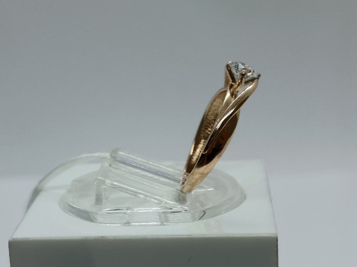 КОЛКМ585 КОЛЬЦО С КАМНЕМ (Au 585) КОЛКМ585 КОЛЬЦО С КАМНЕМ (Au 585)