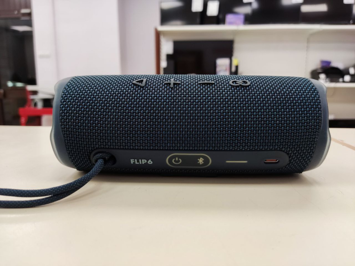 Портативная акустика JBL Flip 6;