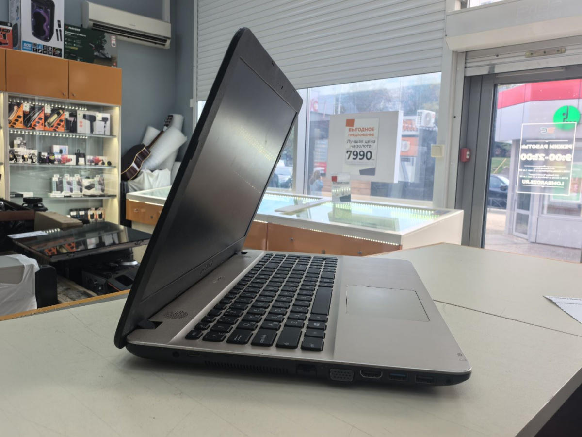 Ноутбук ASUS; Celeron N3350, Intel HD Graphics 500, 4 Гб, 500 Гб, Нет