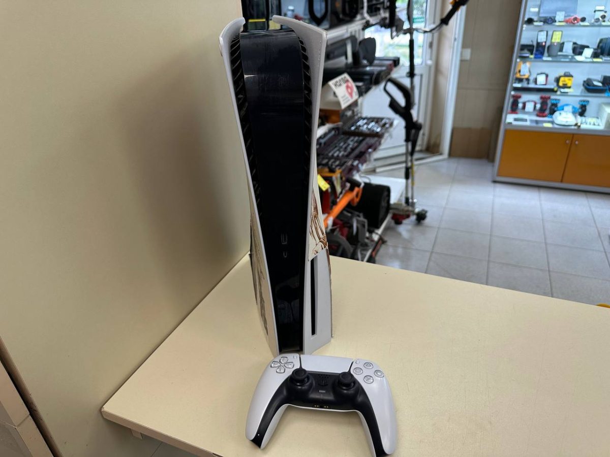 Игровая приставка PlayStation 5 825Gb (С дисководом)