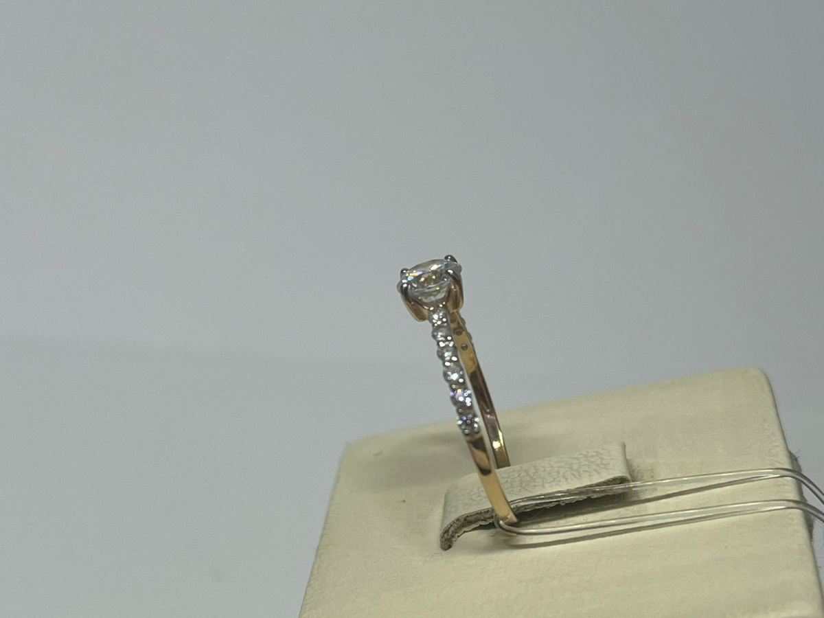 КОЛЬЦО С КАМНЯМИ (Au 585)