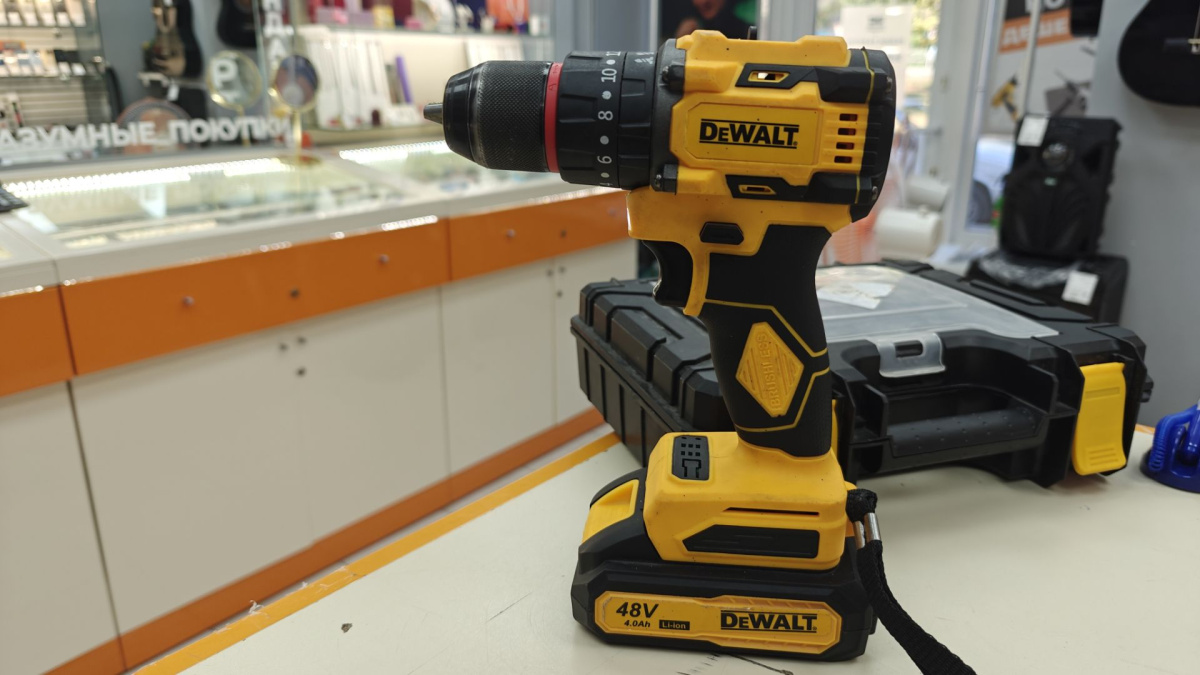 Шуруповерт Dewalt 48V