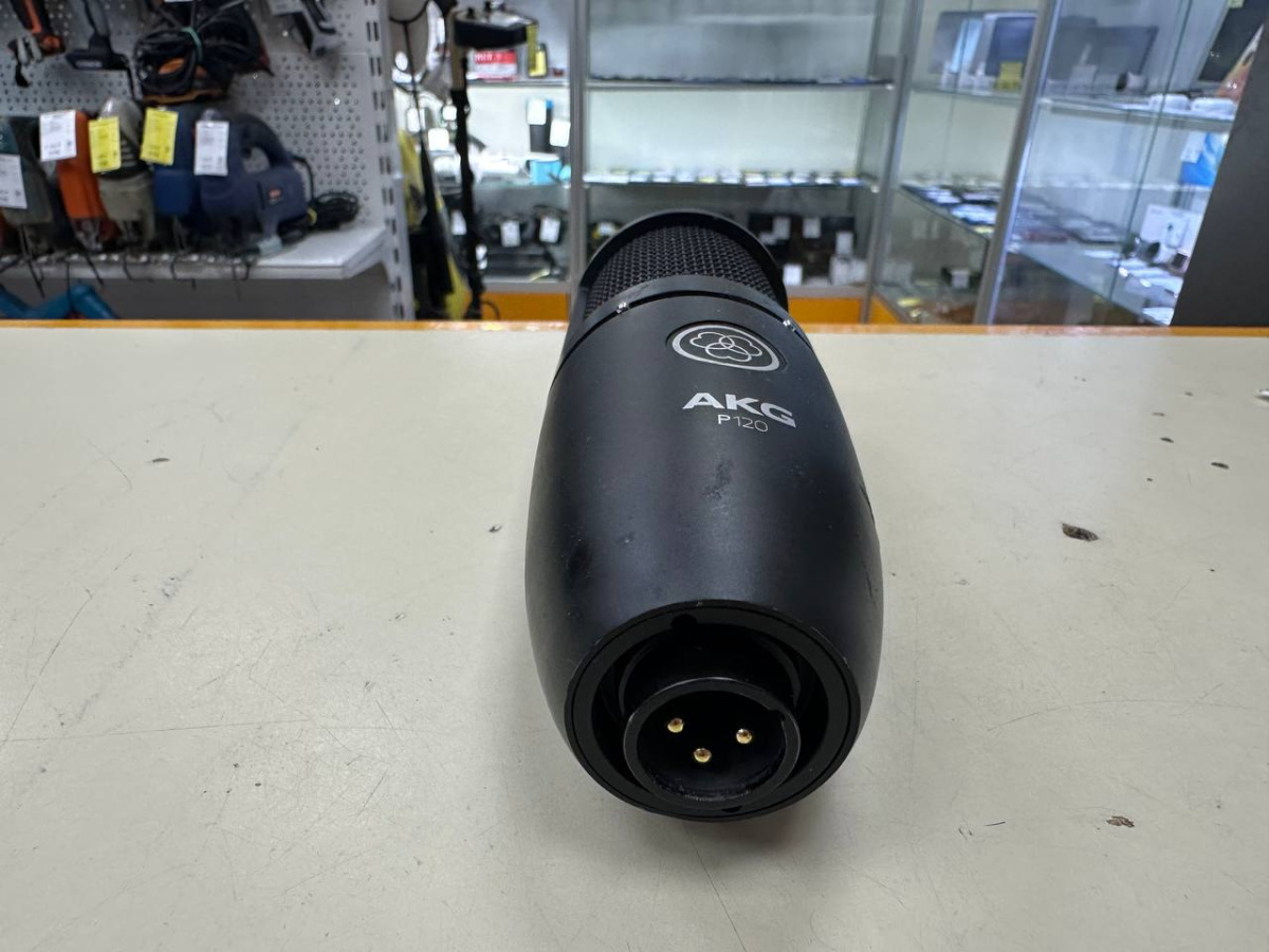 Микрофон AKG P120;