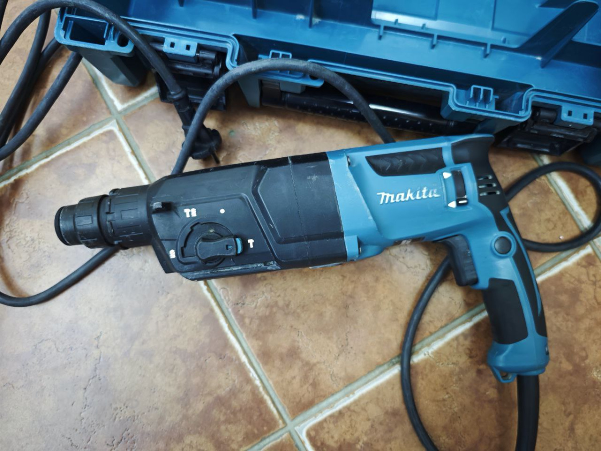 Перфоратор Makita HR2652