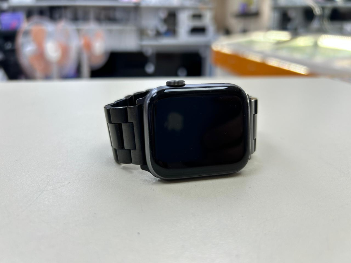 Смарт-часы Apple Watch Series 4 44 мм