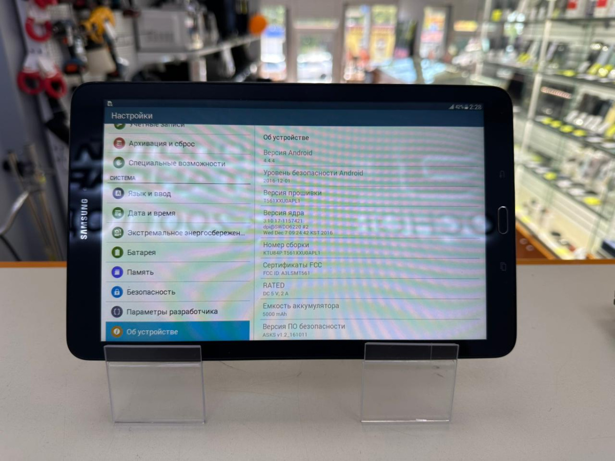 Планшет Samsung SM-T561
