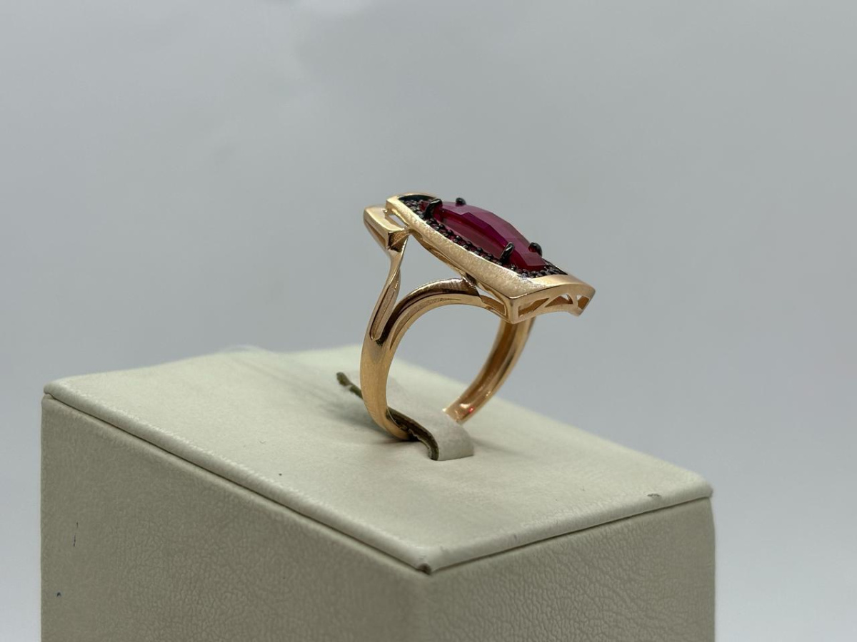 КОЛЬЦО С КАМНЯМИ (Au 585)