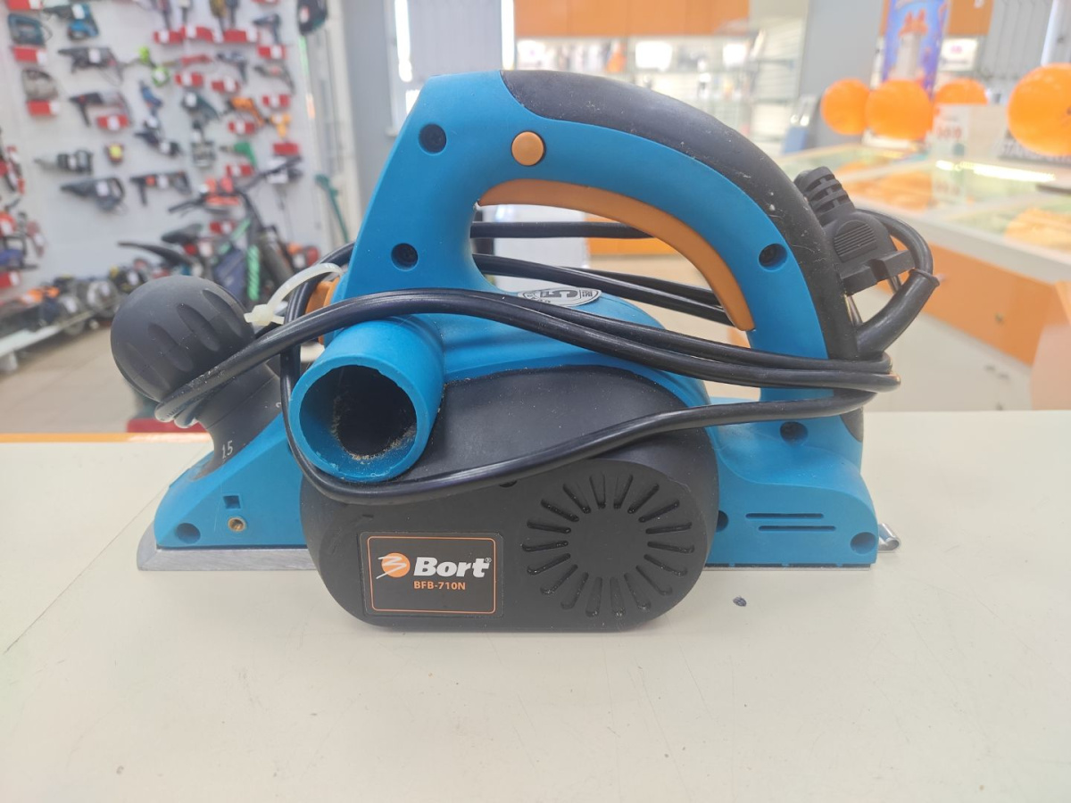 Электрорубанок Bort BFB-710N