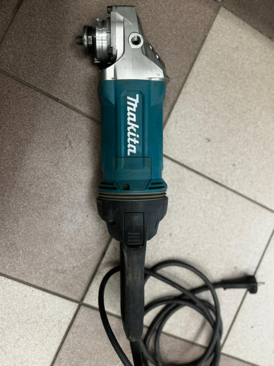 Угловая шлифмашина Makita GA7010C