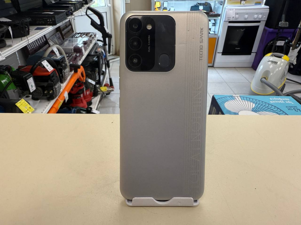Смартфон Tecno Spark 8C 4/64