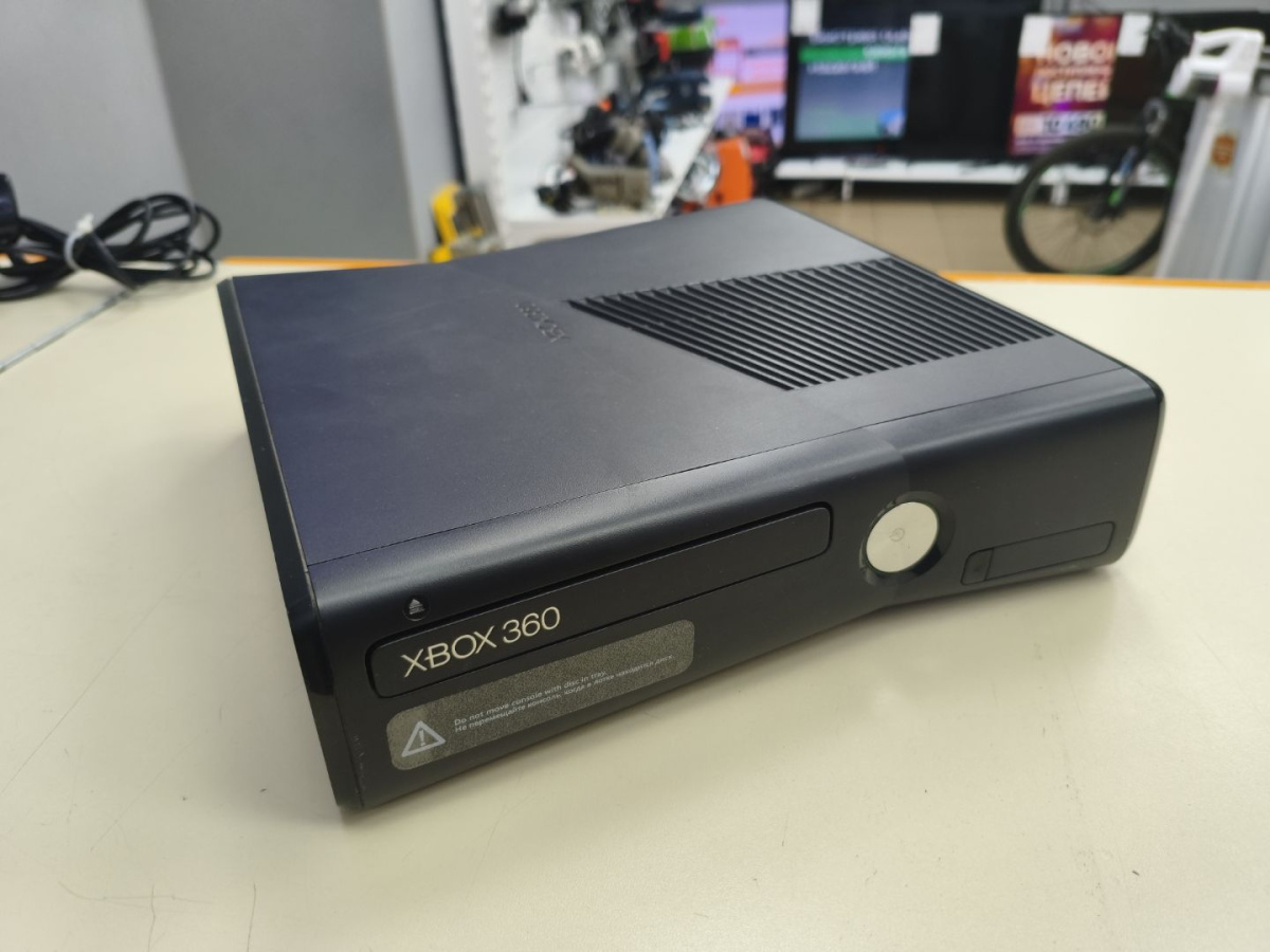 Игровая приставка Xbox 360;
