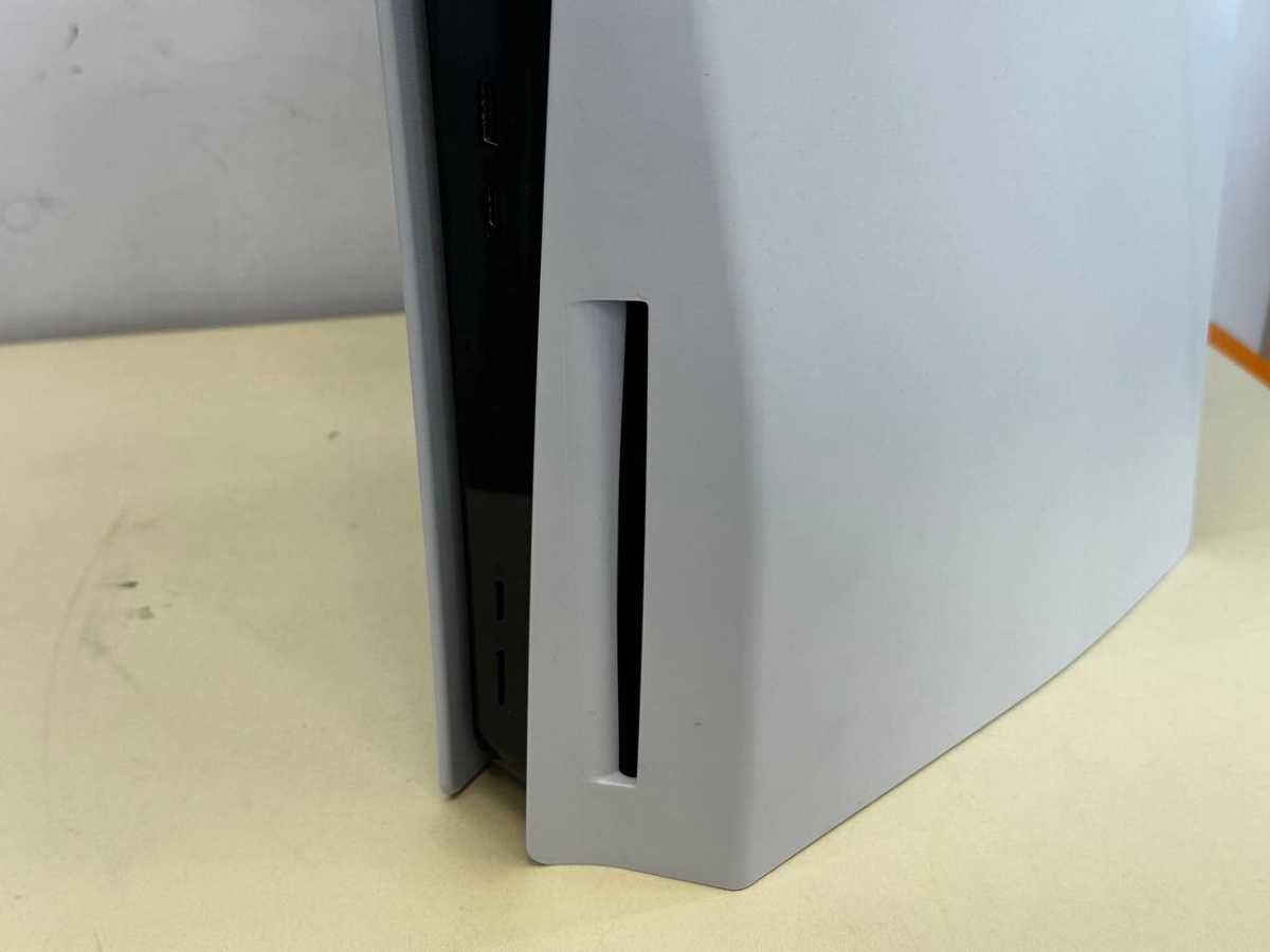 Игровая приставка PlayStation 5 825Gb (С дисководом)