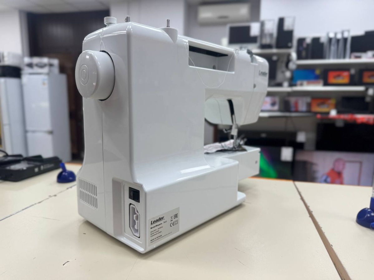 Швейная машина Leader Noir