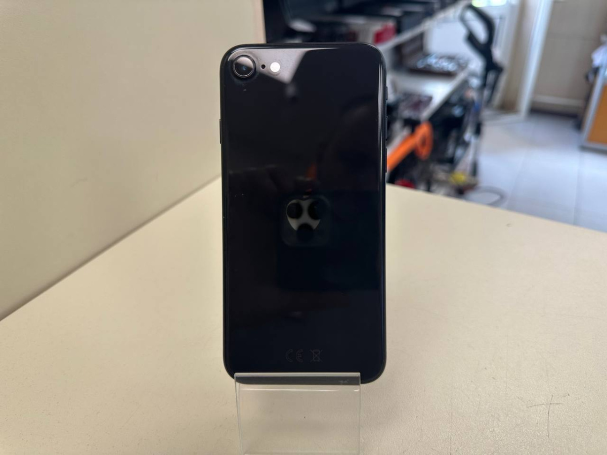 Смартфон Apple iPhone SE 2020 64Gb
