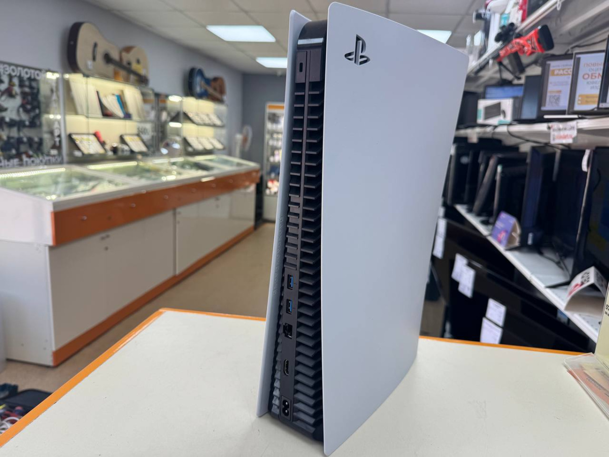 Игровая приставка PlayStation 5 825Gb (С дисководом)
