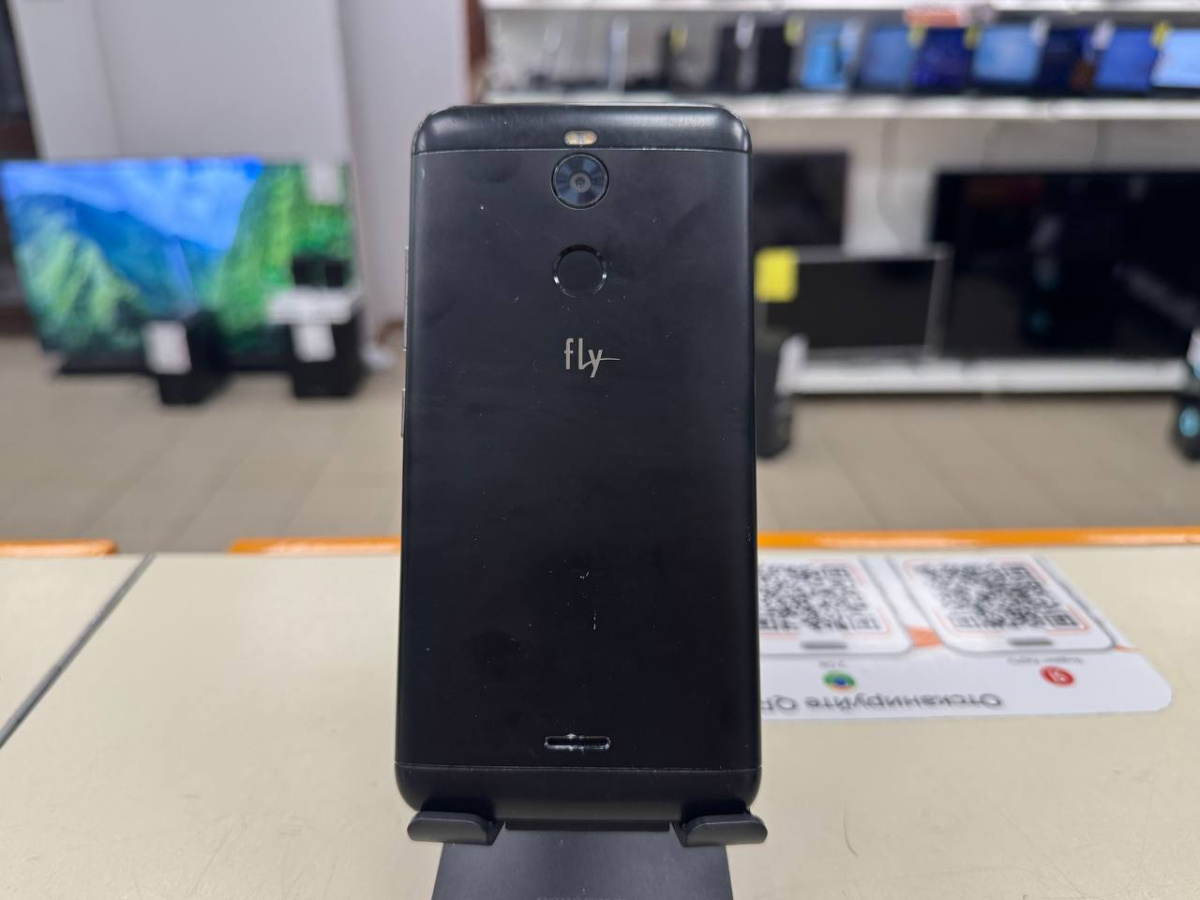 Смартфон Fly FS520