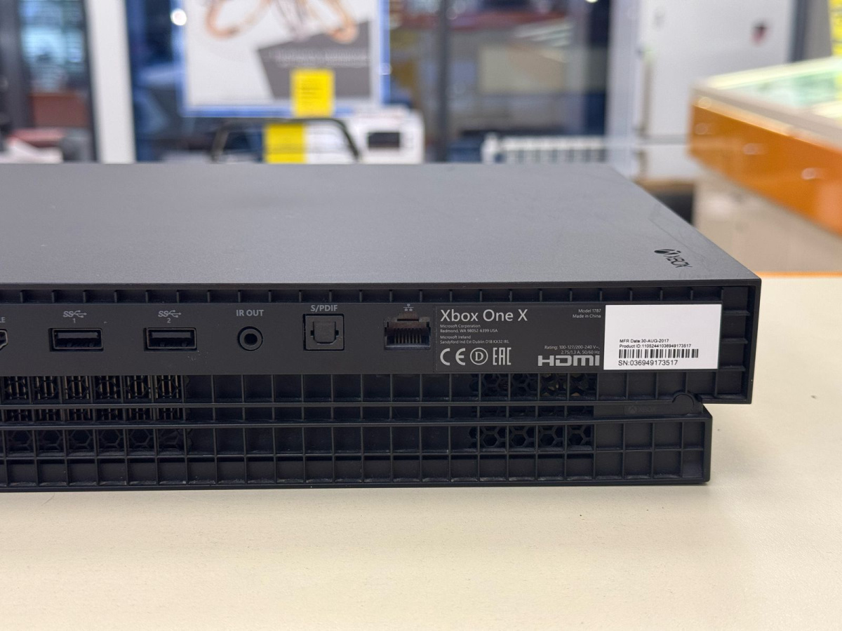 Игровая приставка Xbox One X 500Gb