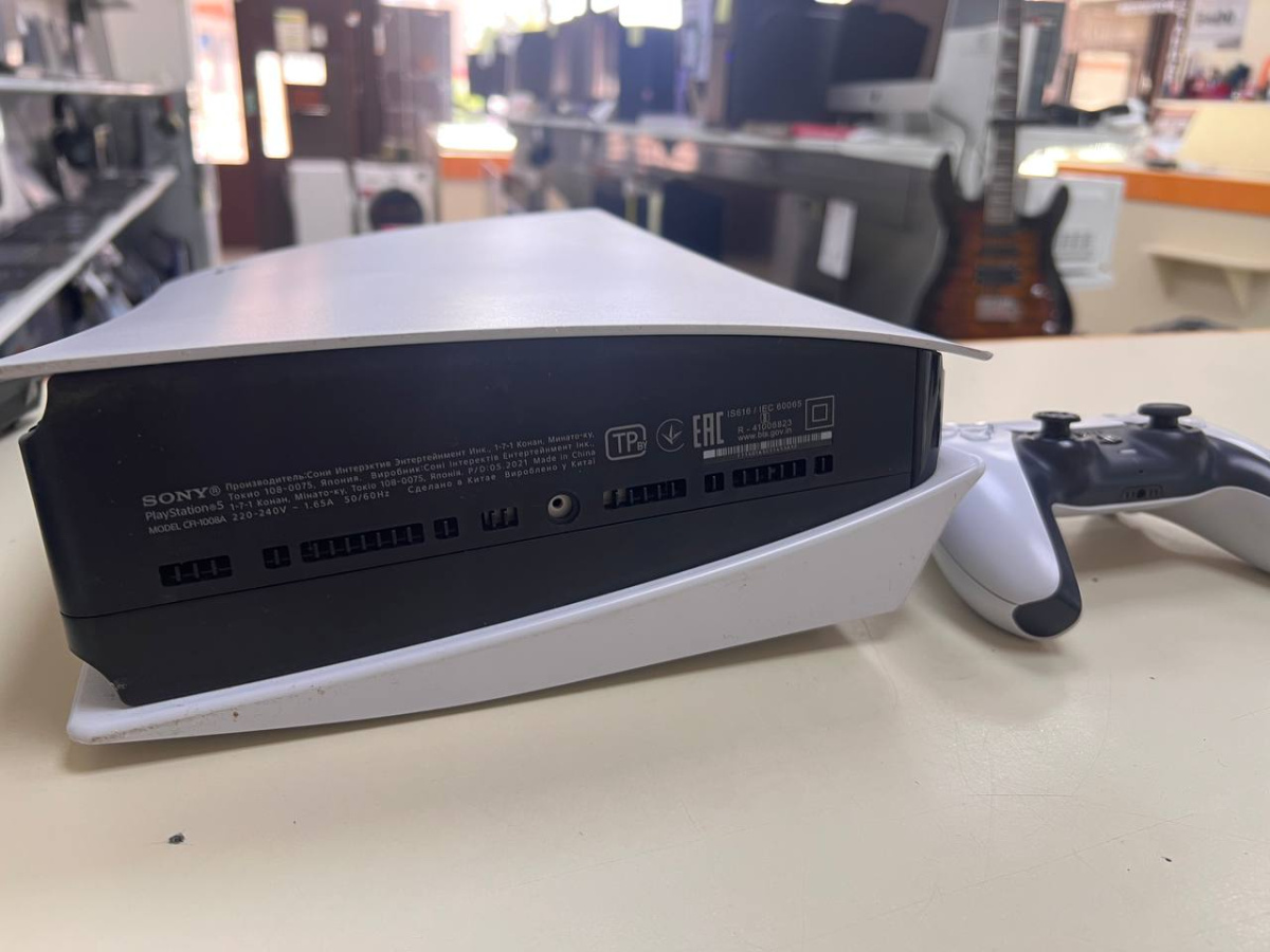 Игровая приставка PlayStation 5 825Gb (С дисководом)