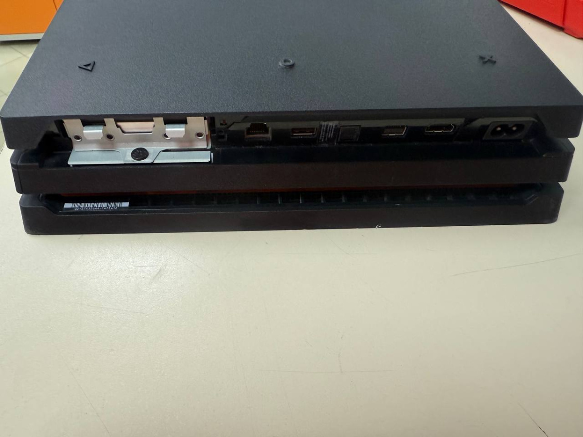 Игровая приставка PlayStation 4 Pro 1Tb