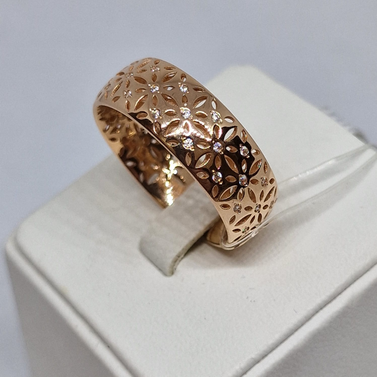 04-61-0257-00 КОЛЬЦО С КАМНЯМИ (Au 585)