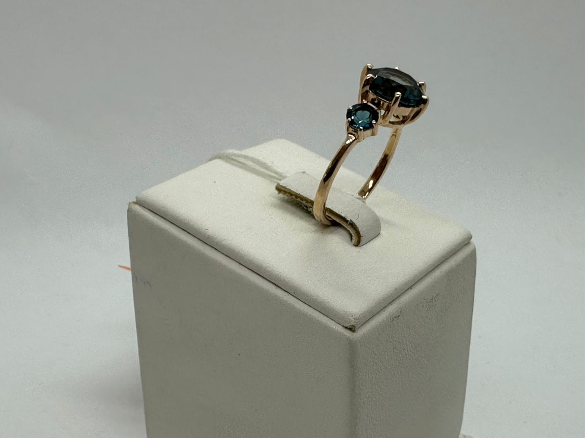 КОЛЬЦО С КАМНЯМИ (Au 585)