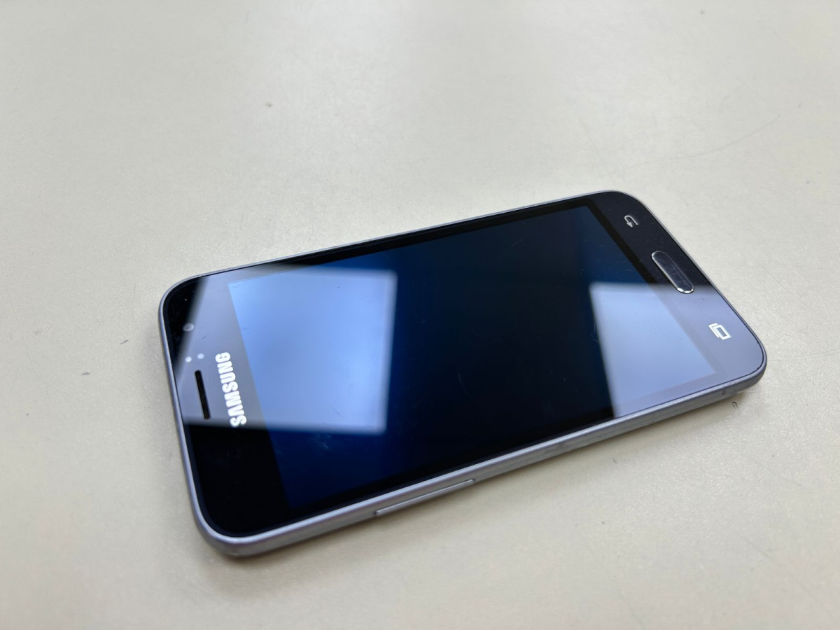 Смартфон Samsung Galaxy J1 2016 1/8