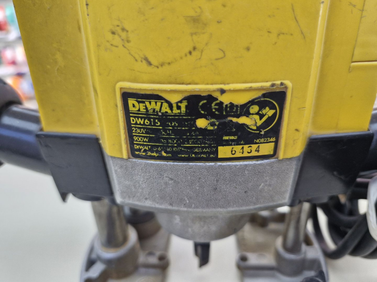 Фрезер Dewalt DW 615