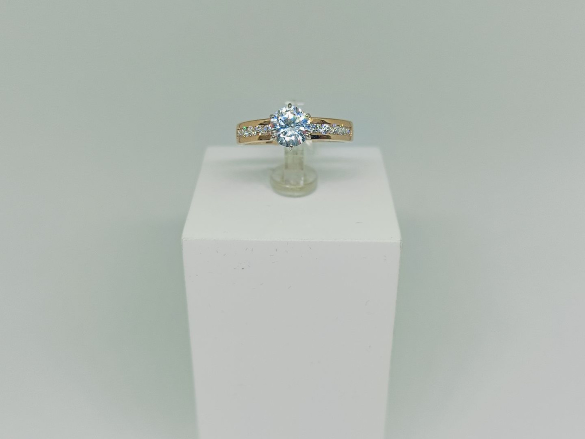 КОЛЬЦО С КАМНЯМИ (Au 585)