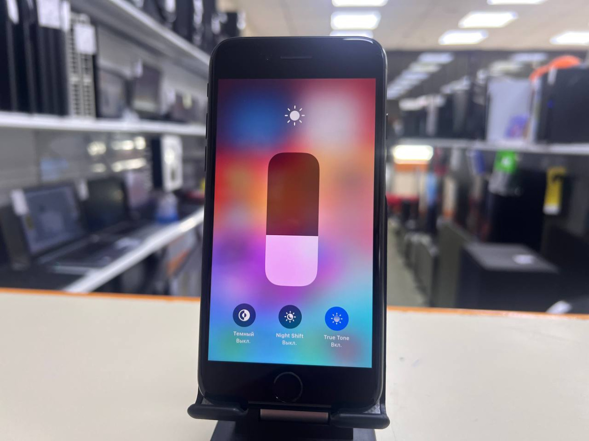 Смартфон Apple iPhone SE 2020 64Gb