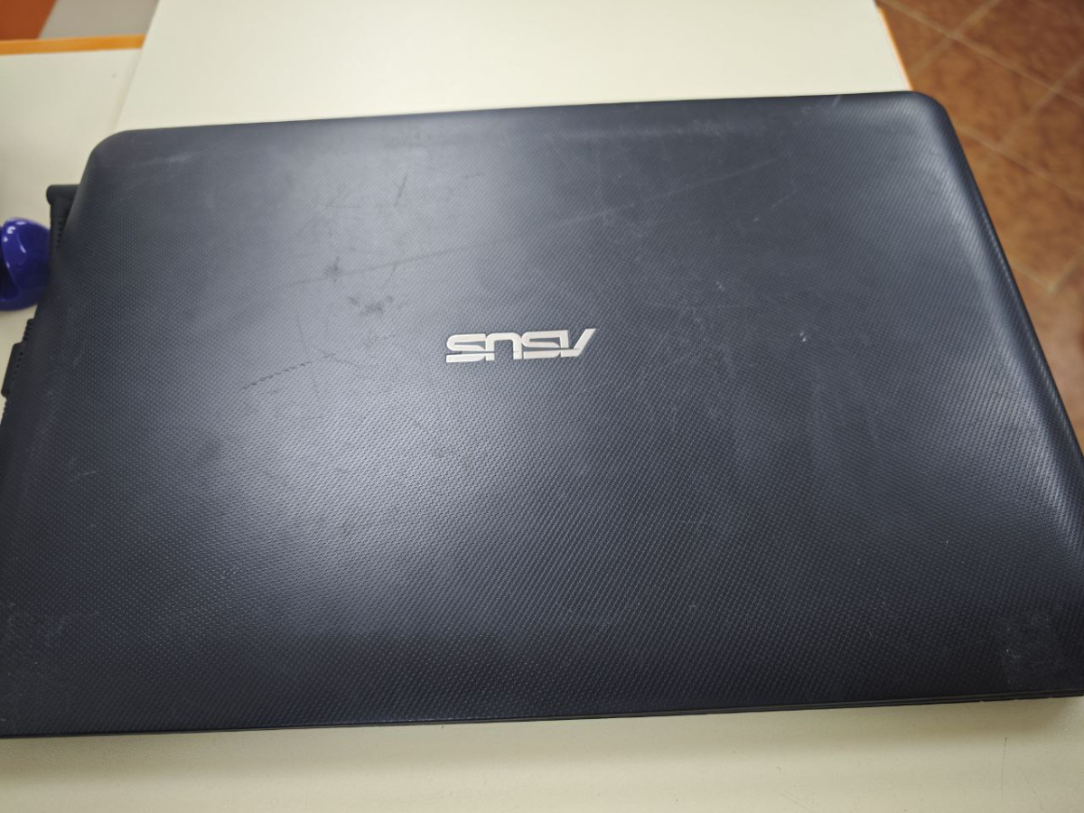 Ноутбук ASUS X555S; Pentium N3700, GeForce 920M, 4 Гб, Нет, 500 Гб