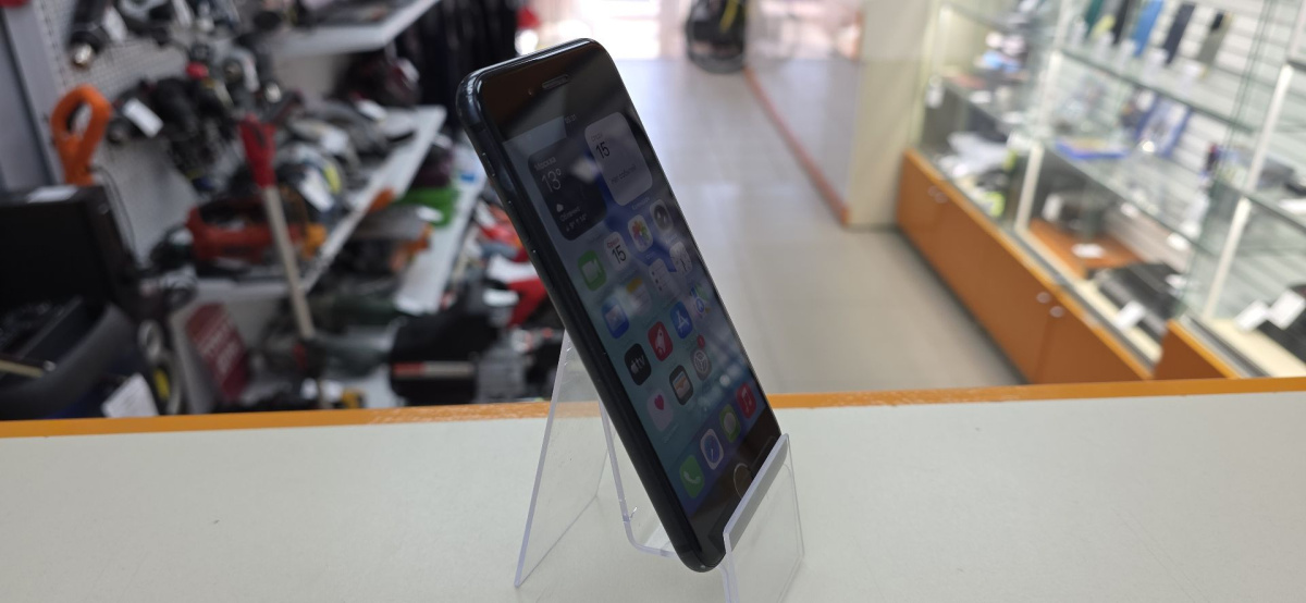 Смартфон Apple iPhone SE 2020 64Gb