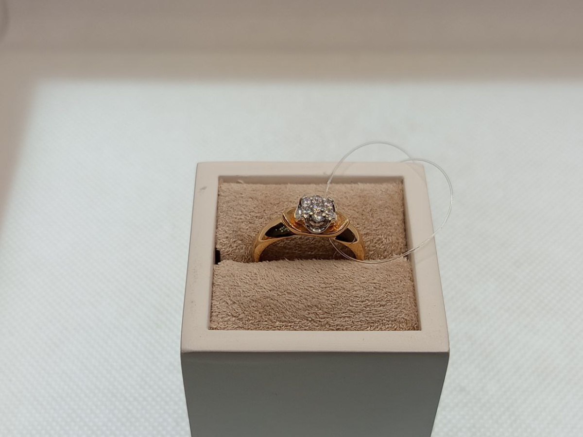 КОЛЬЦО С КАМНЯМИ (Au 585)