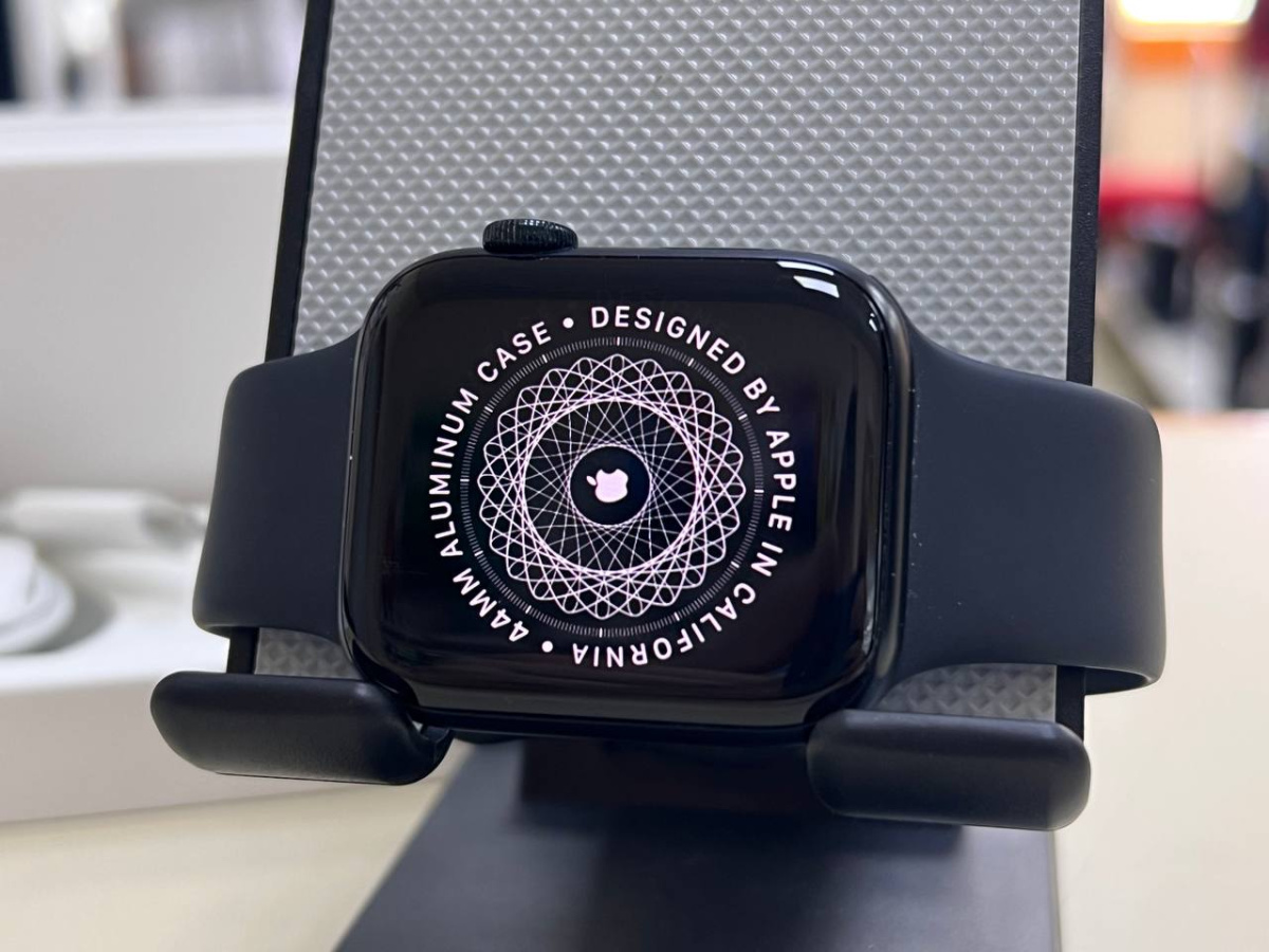 Смарт-часы Apple Watch SE 2022 44mm