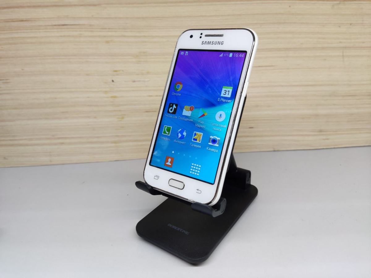 Смартфон Samsung Galaxy J1 4Gb
