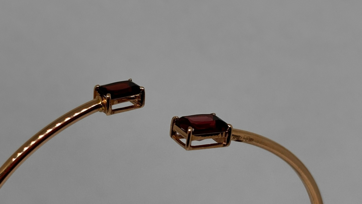 БЖКИ585 БРАСЛЕТ ЖЕСТКИЙ С КАМНЯМИ (Au 585)