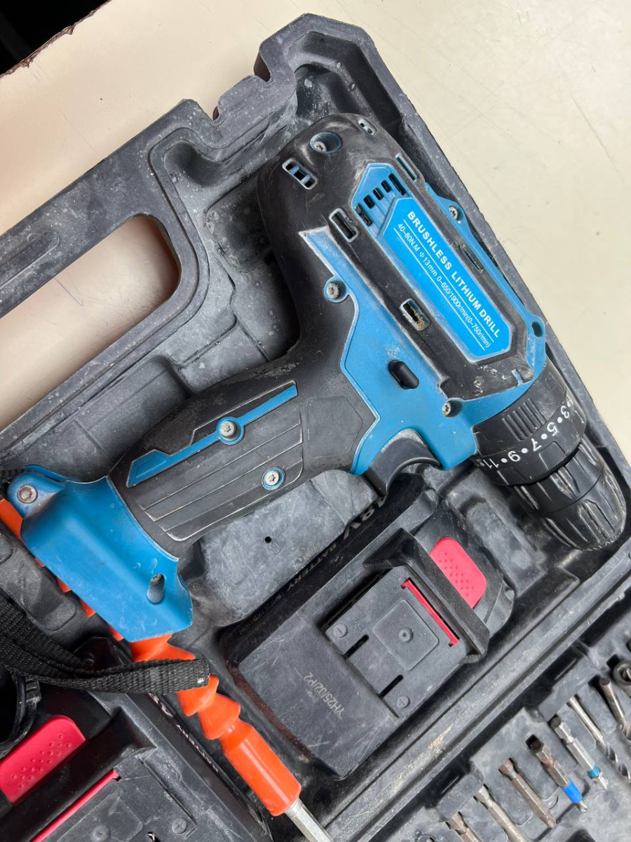 Шуруповерт Makita NO Name;