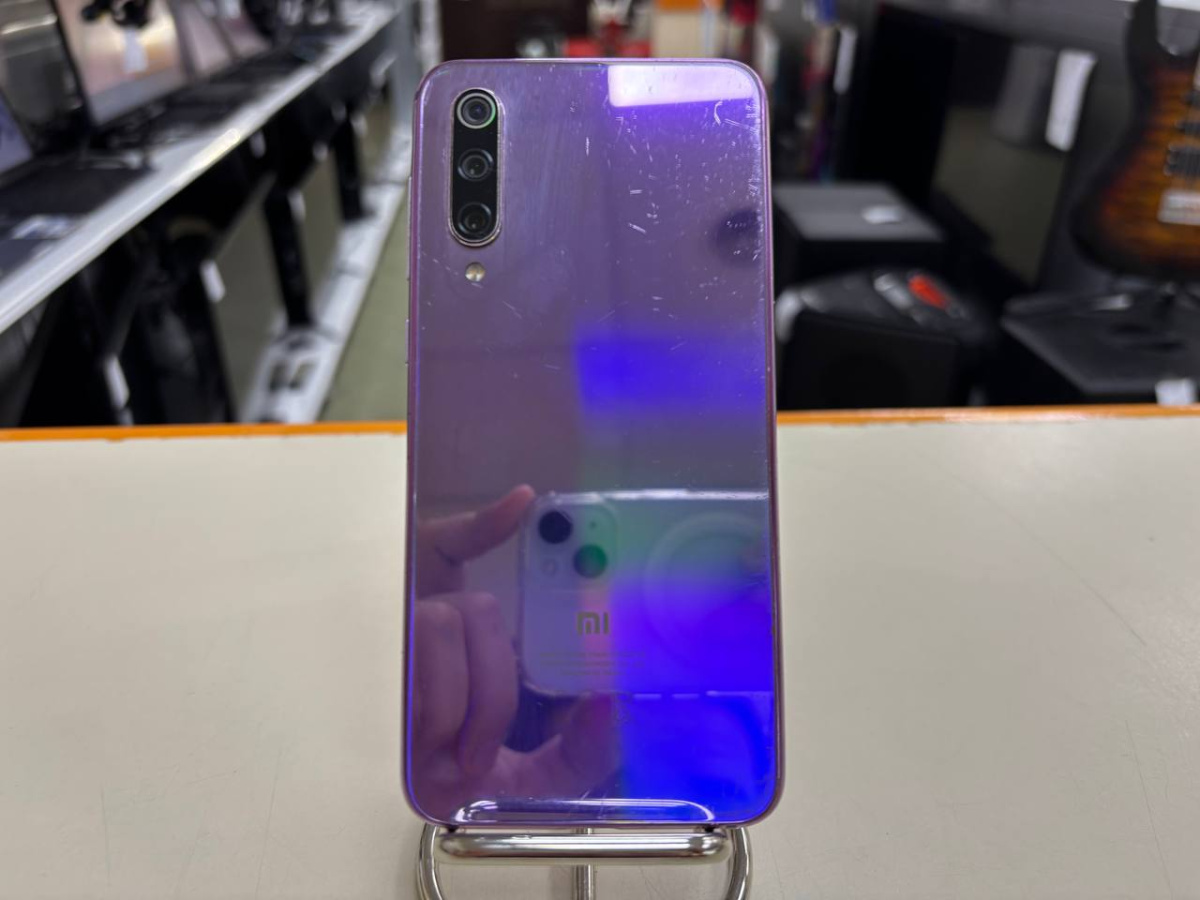 Смартфон Xiaomi MI 9SE 6/64