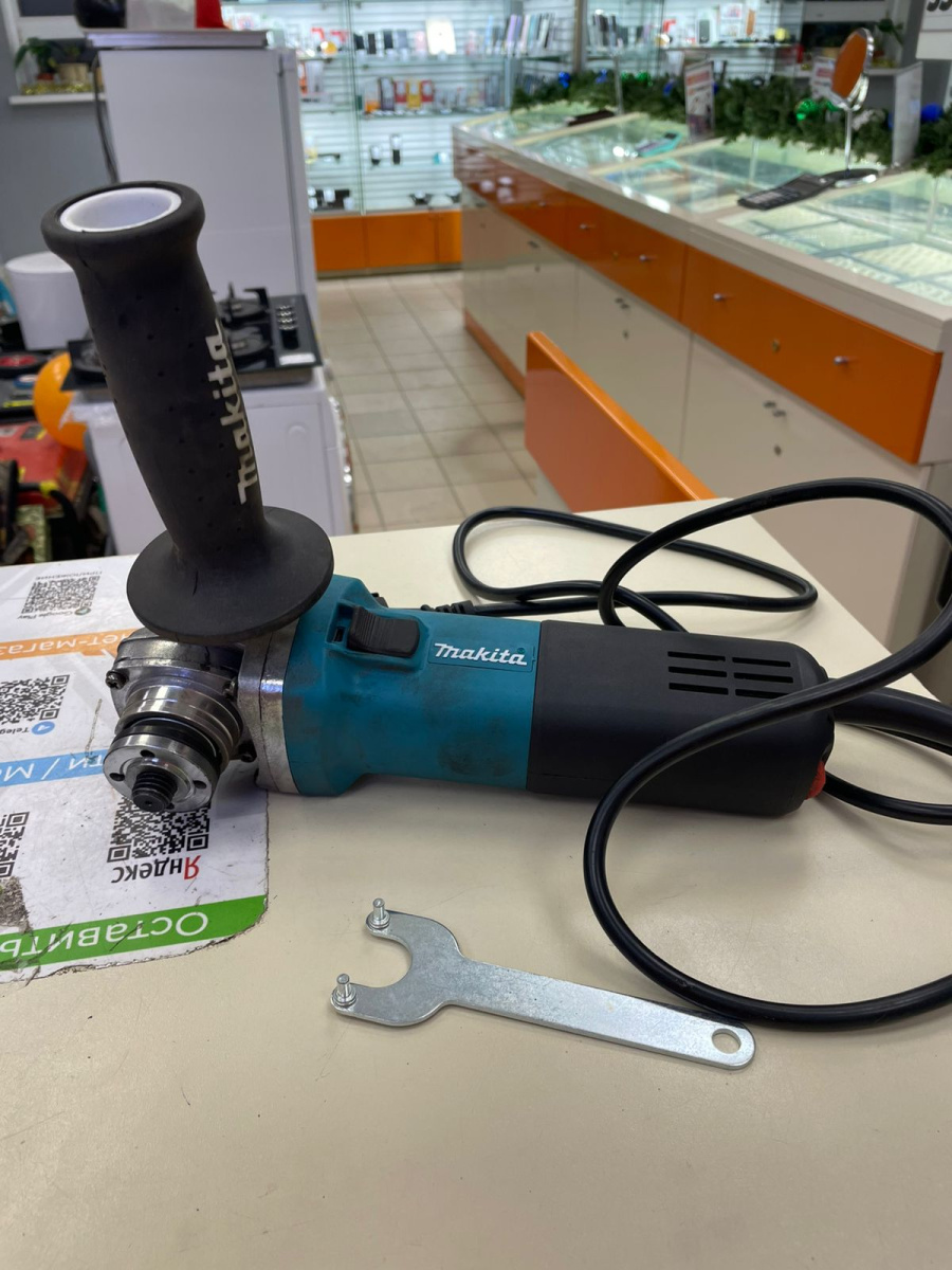 Угловая шлифмашина Makita 9558HN