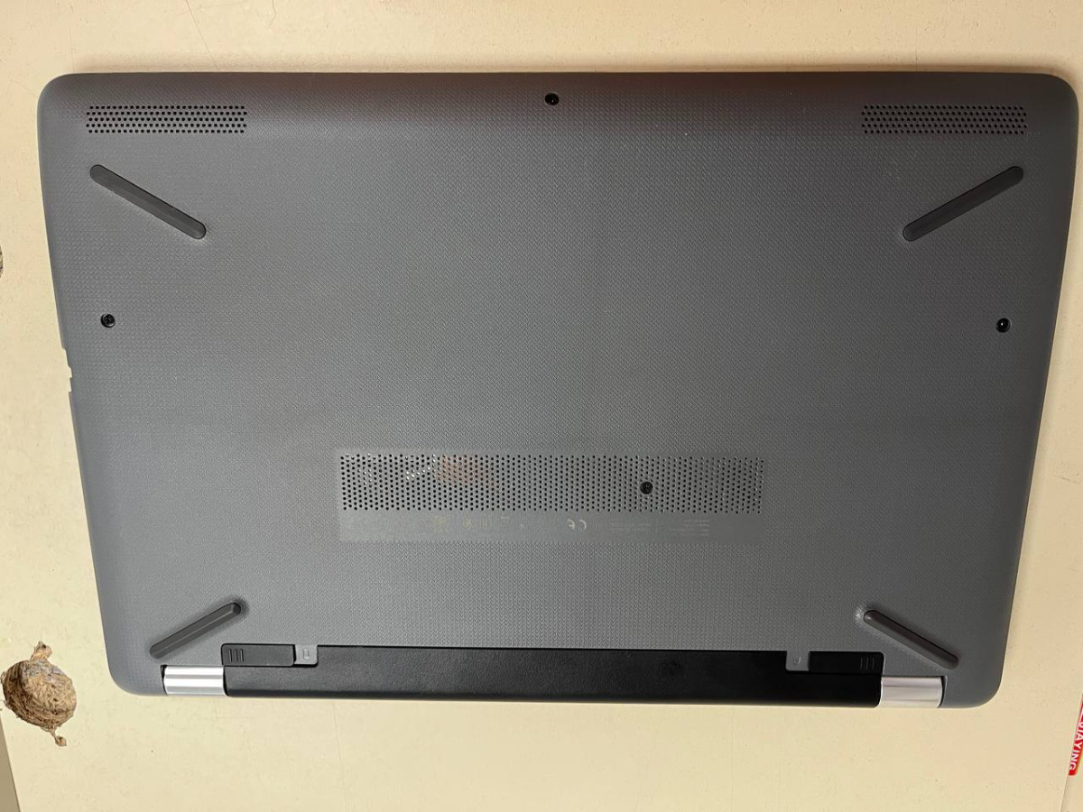 Ноутбук HP; A9-9420, Radeon R5 M330, 8 Гб, 500 Гб, Нет