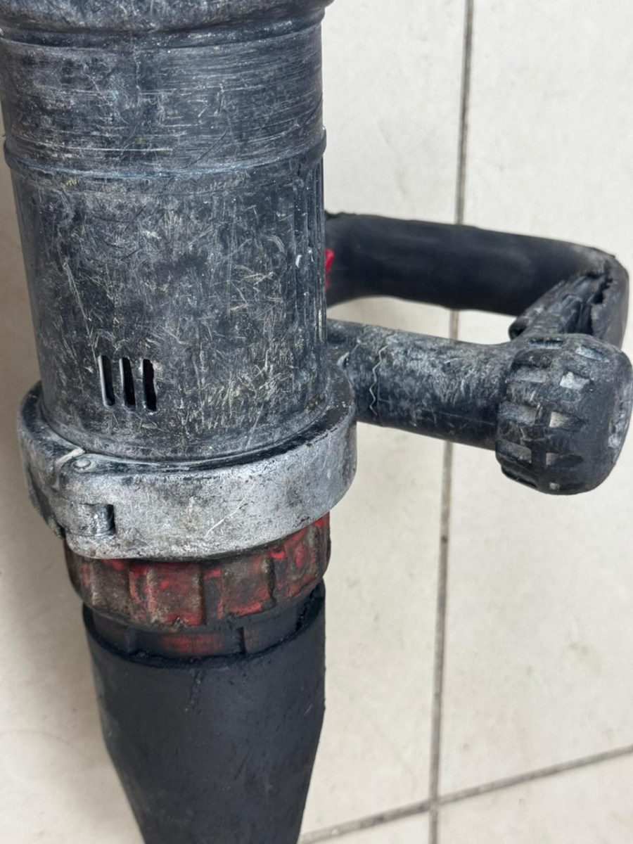 Отбойный молоток Makita HM1202C