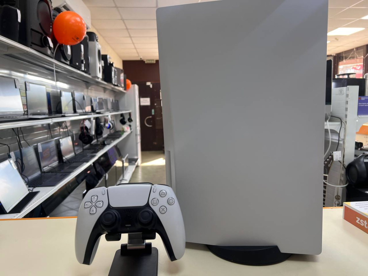 Игровая приставка PlayStation 5 825Gb (С дисководом)