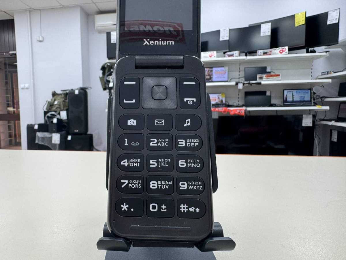 Смартфон Philips XENIUM E227