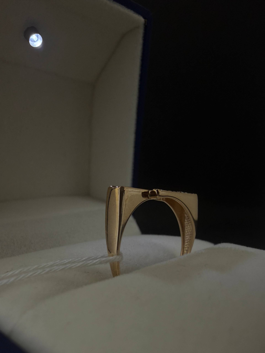 КОЛЬЦО С КАМНЯМИ (Au 585)