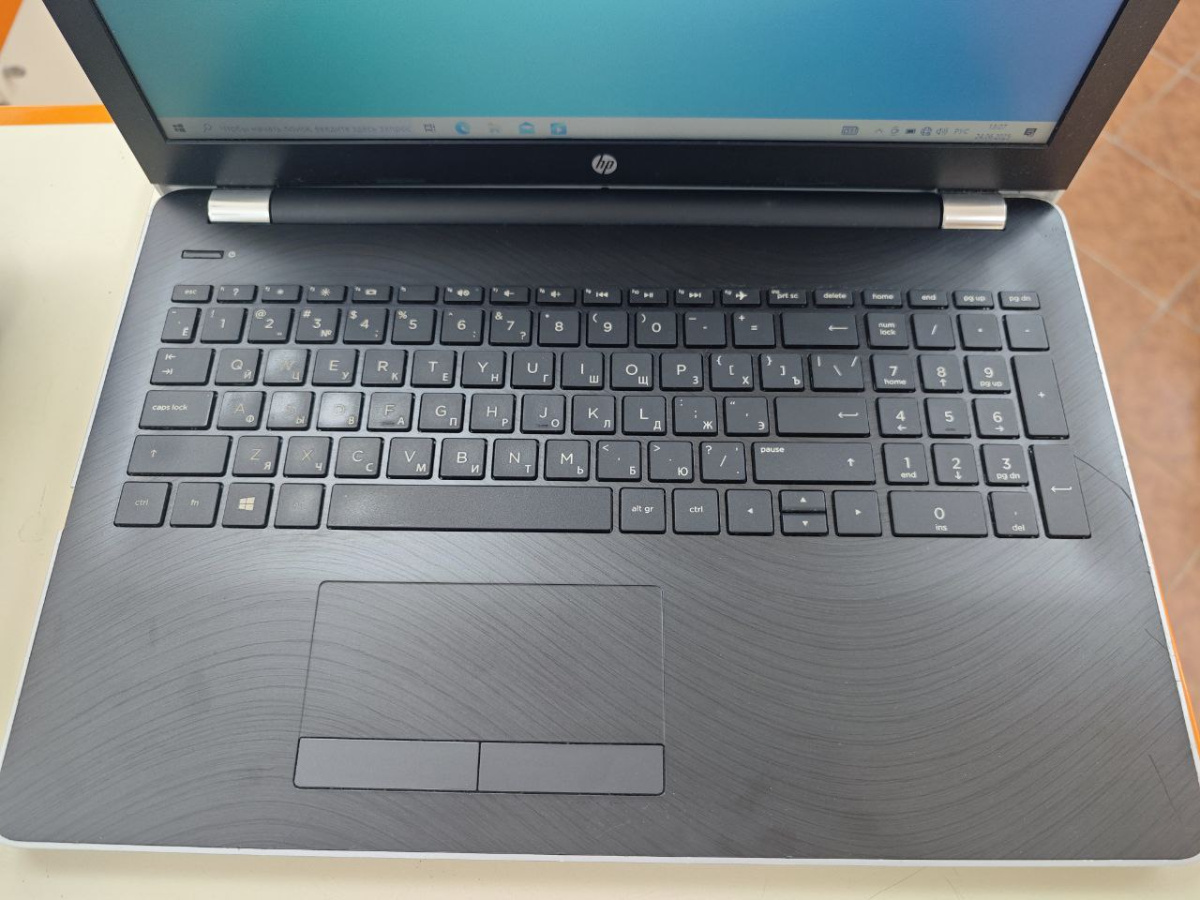 Ноутбук HP; A10-9620P, Radeon R7 M340, 8 Гб, 500 Гб, Нет